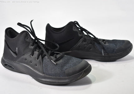 Nike Versitile Herren Sportschuhe Sneaker  Gr. 45 Nr. 26-T 1368