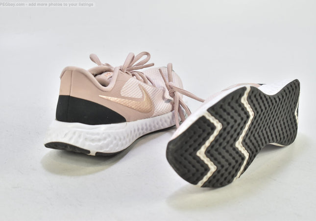 Nike Revolution Damen Sportschuhe Sneaker  Gr. 38 Nr. 26-T 809