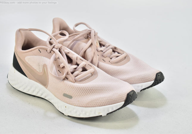 Nike Revolution Damen Sportschuhe Sneaker  EUR 39 Nr. 26-M 1275