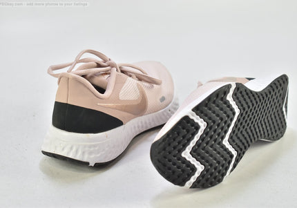 Nike Revolution Damen Sportschuhe Sneaker  EUR 39 Nr. 26-M 1275