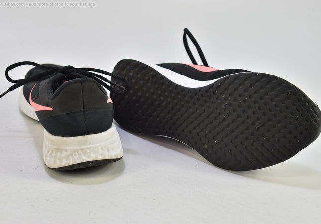 Nike Revolution Damen Sportschuhe Sneaker  EUR 40 Nr. 25-N 821