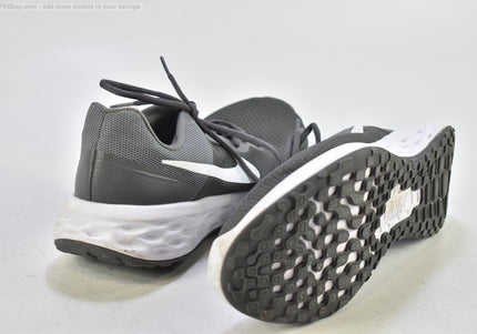 Nike Revolution 6Nn Herren Sportschuhe Sneaker  Gr.43 Nr. 26-T  313