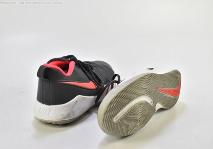 Nike Team Hustle Damen Sportschuhe Sneaker  EUR 39 Nr. 26-Z 979