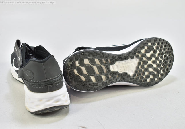Nike Revolution Damen Sportschuhe Sneaker  EUR 37,5 Nr. 26-F 1137