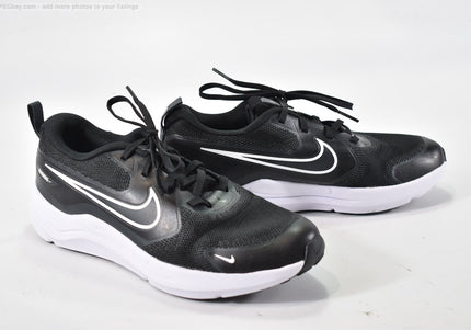 Nike Cosmic Runner Damen Sportschuhe Sneaker  EUR 38,5 Nr. 26-Z 688