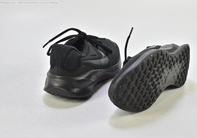 Nike Revolution Damen Sportschuhe Sneaker  EUR 37,5 Nr. 26-Z 870