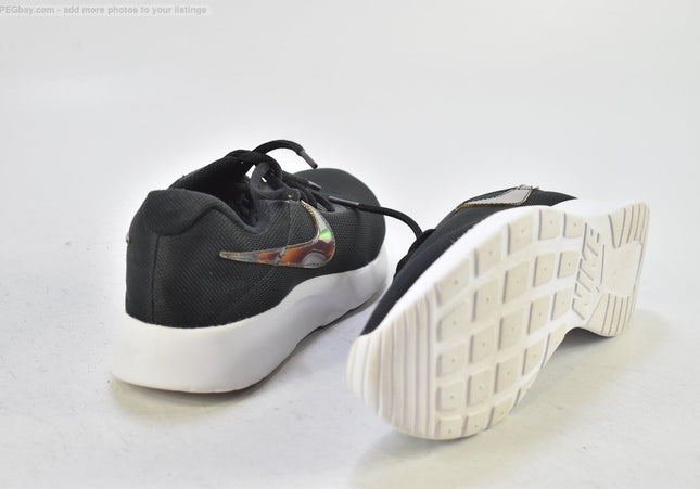Nike Tanjun Damen Sportschuhe Sneaker  Gr. 40 Nr. 26-T 463