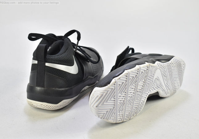 Nike Team Hustle Herren Sportschuhe Sneaker  EUR 40 Nr. 26-F 407