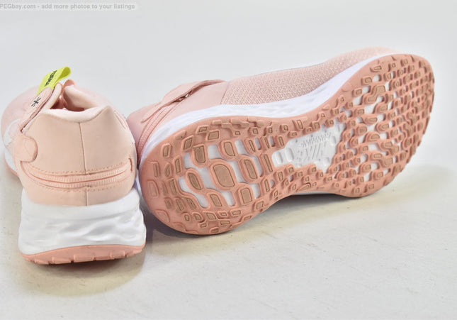Nike Revolution Damen Sportschuhe Sneaker  Gr. 42 Nr. 26-U 2449