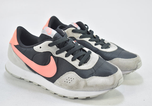 Nike MD Valiant Damen Sportschuhe Sneaker EUR 38,5 Nr. 24-T 1689-Schuh-Gebraucht-secondhand