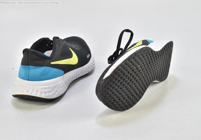 Nike Revolution Damen Sportschuhe Sneaker  EUR 36 Nr. 26-J 762