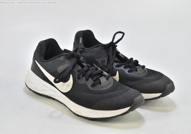 Nike Revolution Damen Sportschuhe Sneaker  EUR 36,5 Nr. 26-J 775