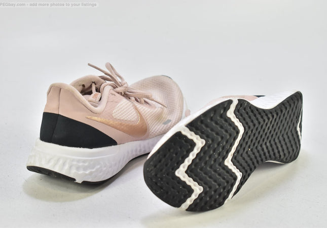 Nike Revolution Damen Sportschuhe Sneaker  EUR 37,5 Nr. 26-J 788