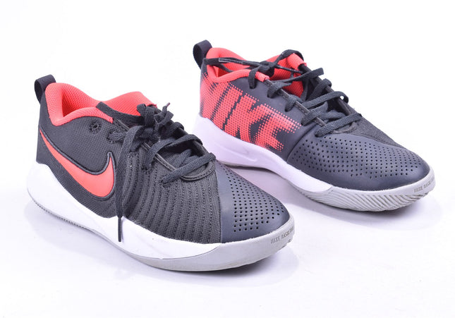 Nike Team Hustle Damen Sportschuhe Sneaker EUR 37,5 Nr. 23-M 34-Schuh-Gebraucht-secondhand
