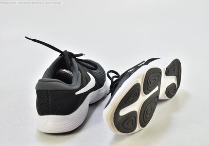 Nike Revolution Damen Sportschuhe Sneaker  EUR 37,5 Nr. 25-T 3424