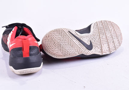 Nike Team Hustle Damen Sportschuhe Sneaker  EUR 39 Nr. 24-Y 3413